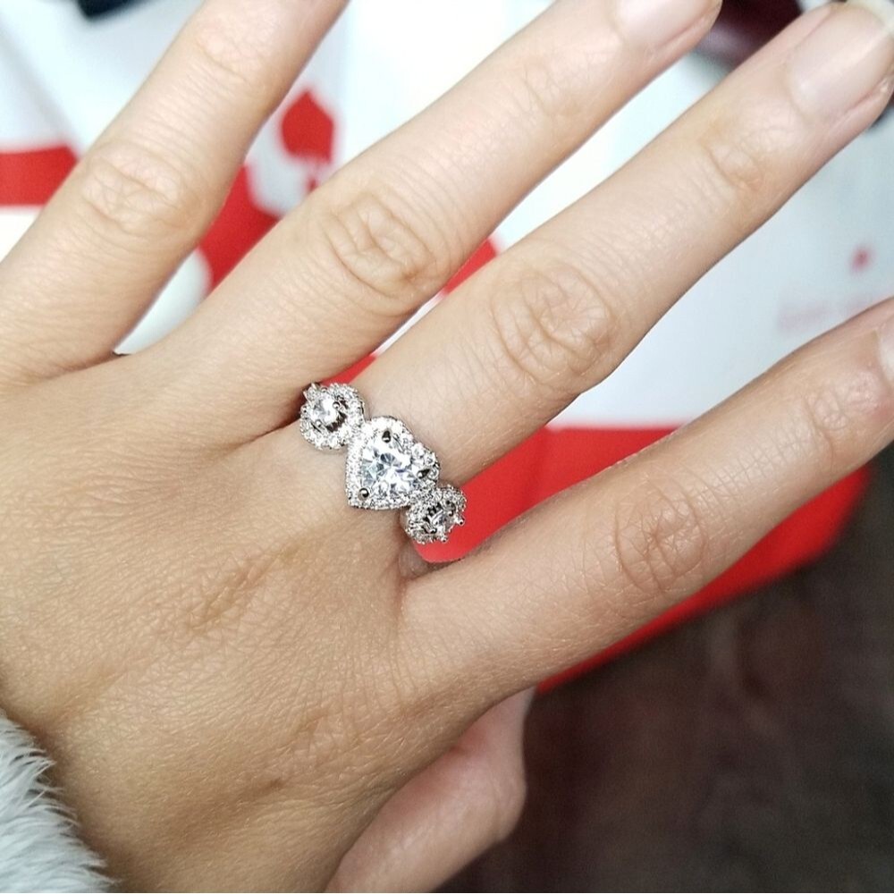 💎NEW💎 3 STONES HALO HEART RING - Picture 2 of 5